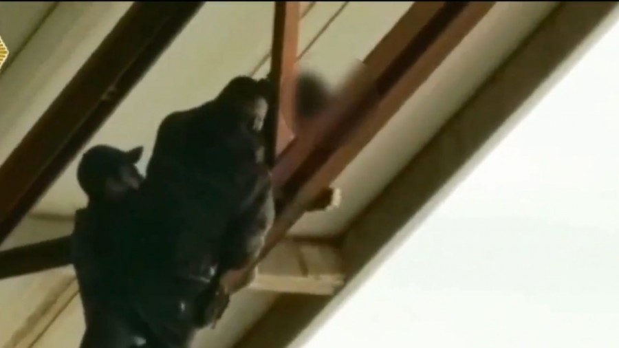 Policías evitan que hombre se suicide en metro Ciudad Azteca