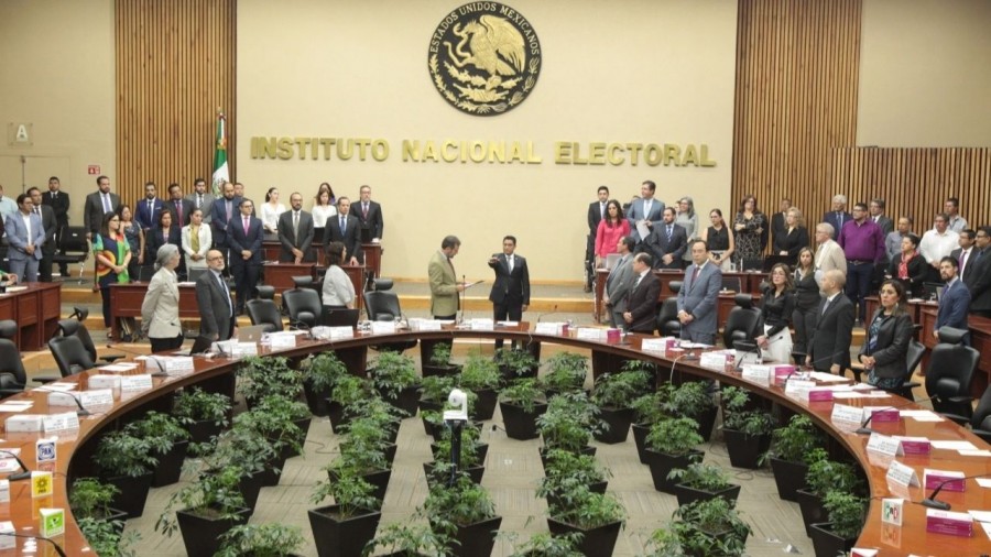 Procesan a cuatro directivos del INE por licitación fraudulenta