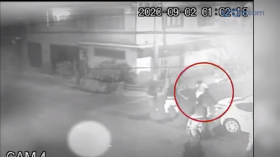 Policías golpean a enfermera en Nezahualcóyotl