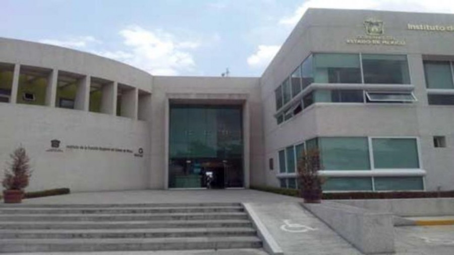 Condenan a policía por robar documentos de oficina pública