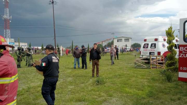 Trasladan a tres personas lesionadas por explosión de cohetes al hospital regional de alta especialidad de Zumpango
