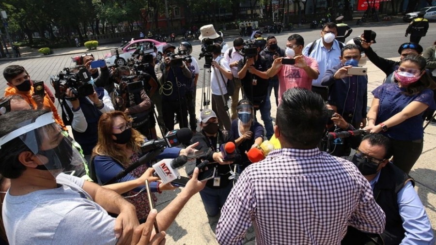 Por informar periodistas se juegan la vida contra Covid-19