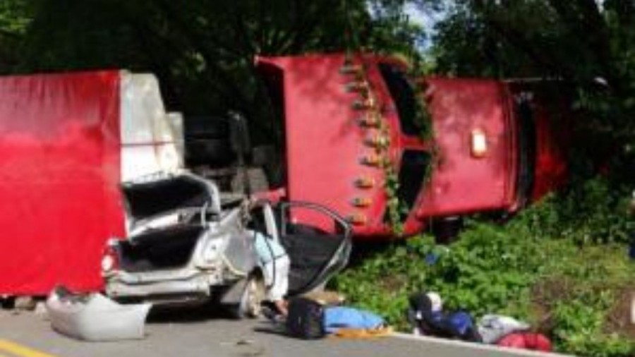 Reportan aparatoso accidente en Tejupilco