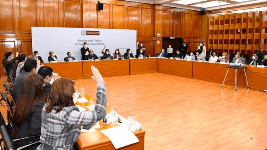 Aprueban reforma para reducir síndicos y regidores en el Edomex