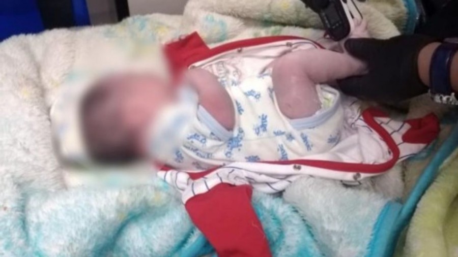 Rescatan a bebé abandonado en huacal en Tlalnepantla