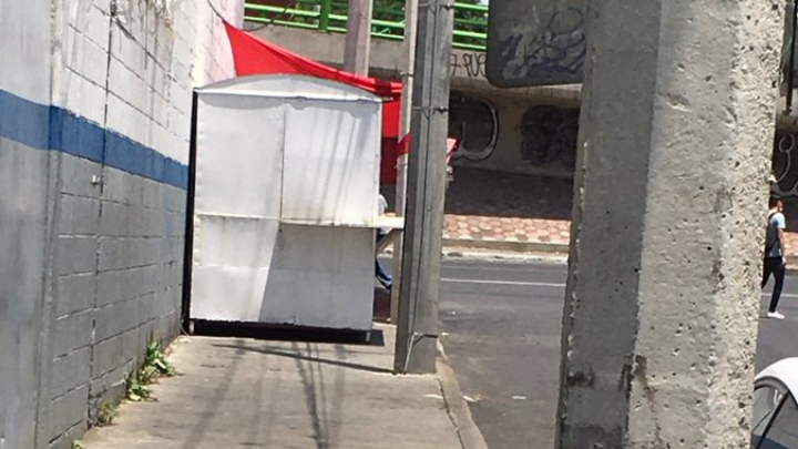 Abaten a presunto ladrón de puesto de mariscos en Iztapalapa