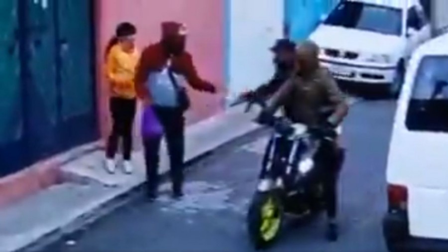 Sujetos asaltan a un padre y a su hija en Ecatepec