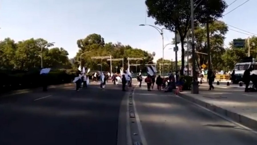 Habitantes de Tláhuac se manifiestan frente CFE exigen electrificación