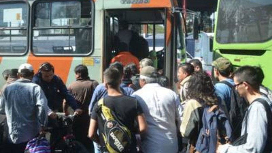 Proponen reducir el costo de transporte público a estudiantes