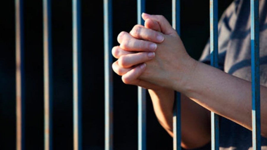 Otorgan condenas por homicidio a mujeres que decidieron abortar