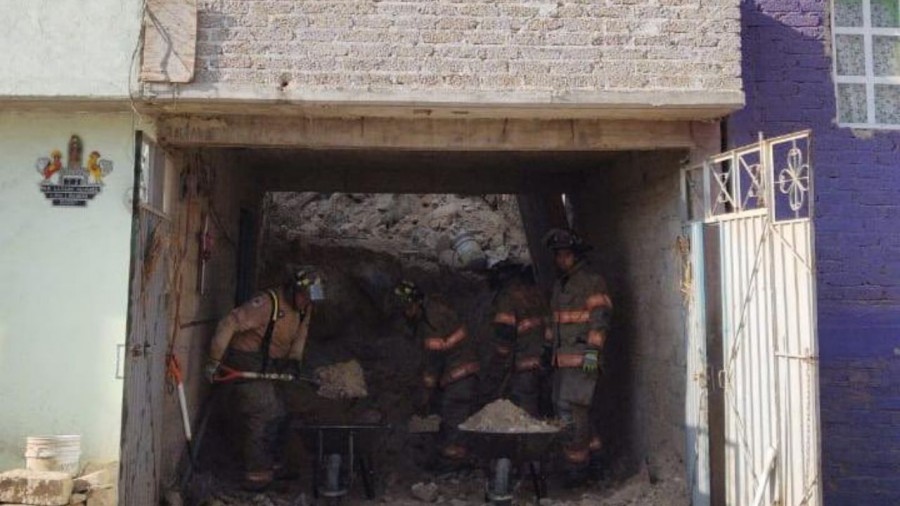 Se desgaja cerro en Ecatepec; hay viviendas afectadas