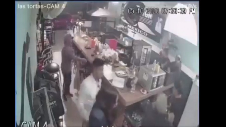 Ladrones apuntan a niña durante atraco a negocio