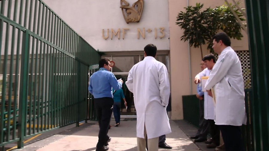 Aceptan el aumento salarial para el personal médico del IMSS