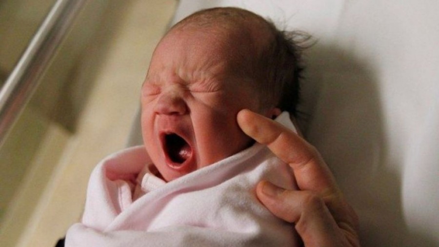 Aumentan los nacimientos de bebés con huesos extras