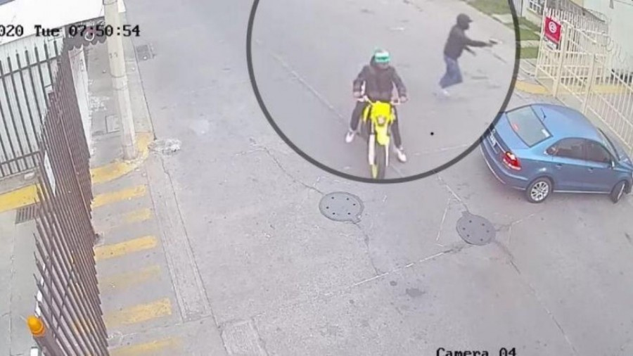 Cámaras de seguridad captan el robo de un vehículo en Chalco