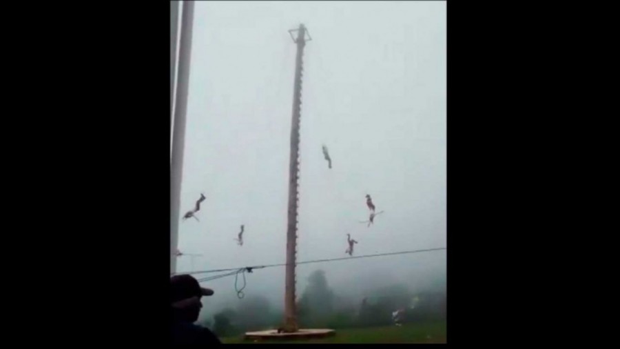 Un volador de Papantla se desplomó desde 20 metros de altura