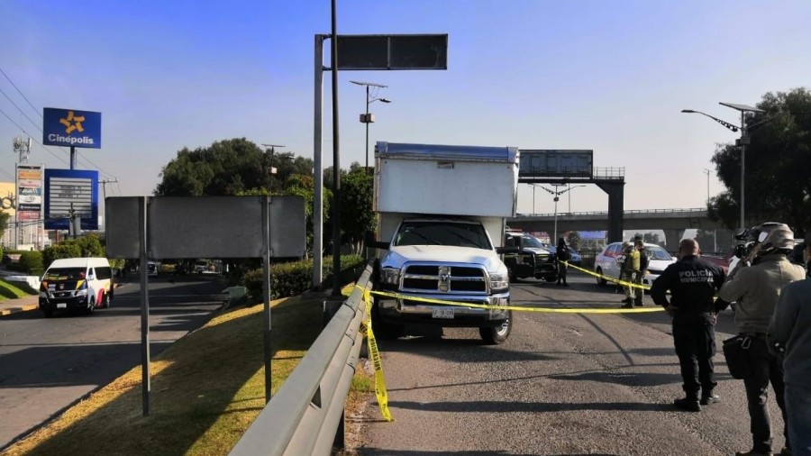 Balean conductor en la México-Querétaro