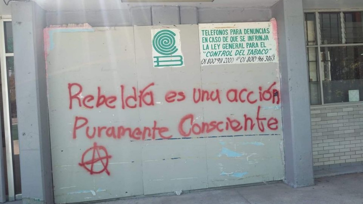 Toman bachilleres 9 argumentan que profesor violenta a mujer