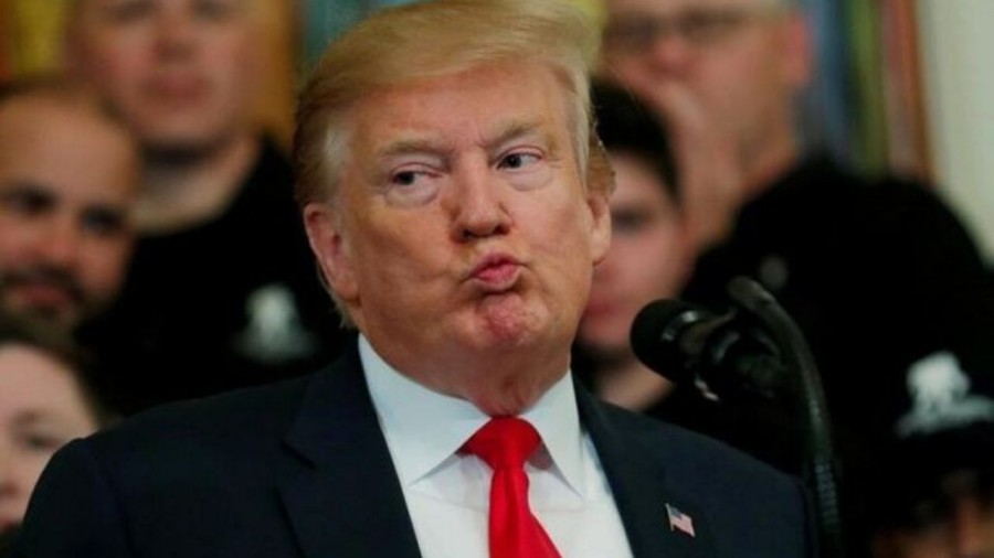 Trump asegura que podría besar a una multitud sin contagiarla de Covid-19