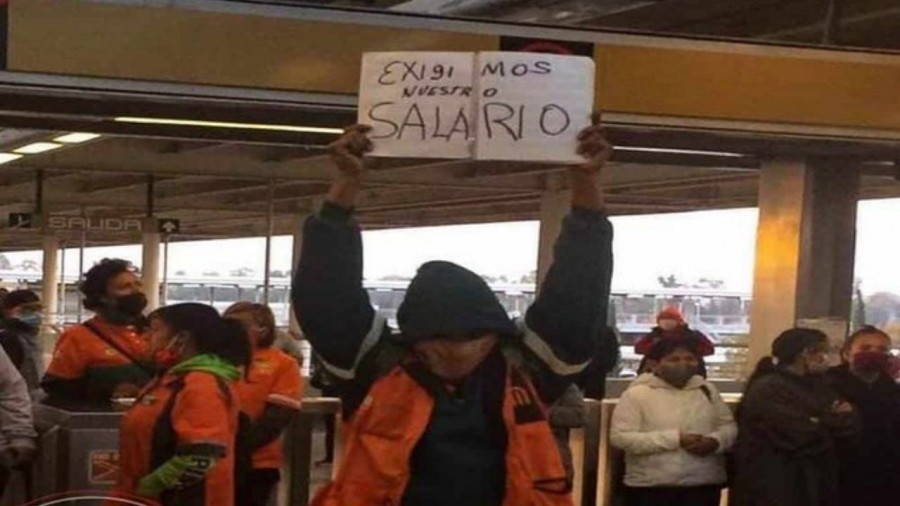 Empleados de limpieza del Metro reclaman adeudo de salarios