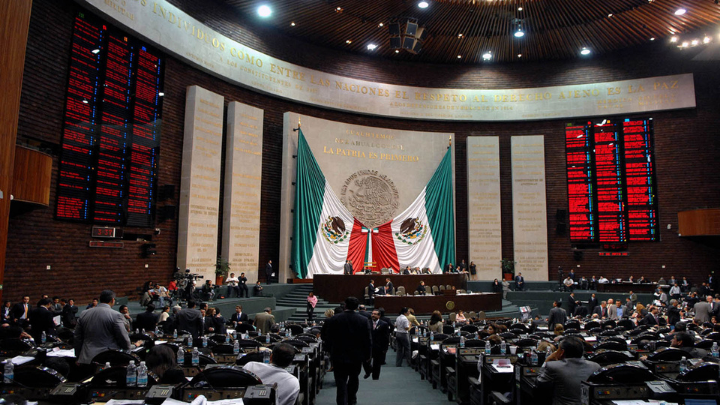 Morena vota a favor de recorte millonario a organismos autónomos en PEF 2021