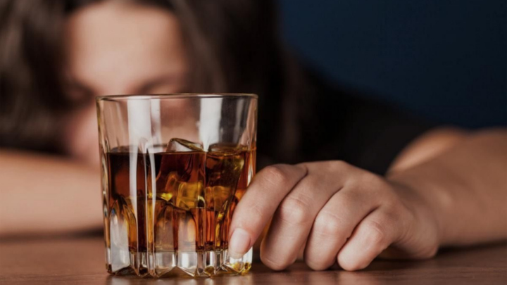 Pandemia dispara consumo de alcohol en México