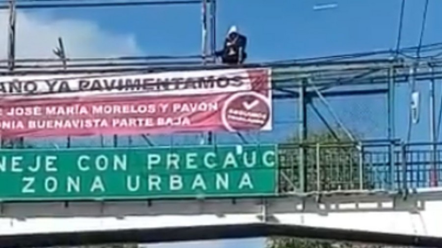 Sujeto intenta arrojarse desde puente vehicular en la López Portillo