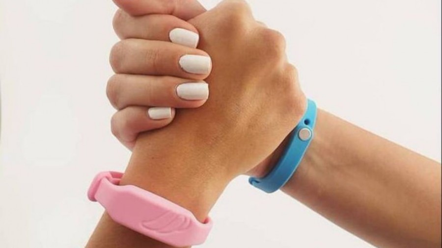 Brindan pulseras con botón de pánico para mujeres en Tlalnepantla