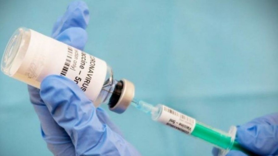 Voluntario de la vacuna contra el Covid-19 demandó a AstraZeneca