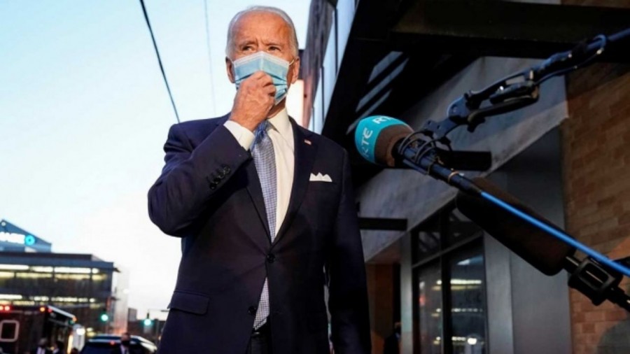 El presidente electo de EU, Joe Biden se fracturó el pie derecho