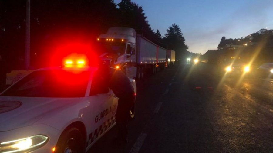 Tráiler pierde el control en la México-Toluca
