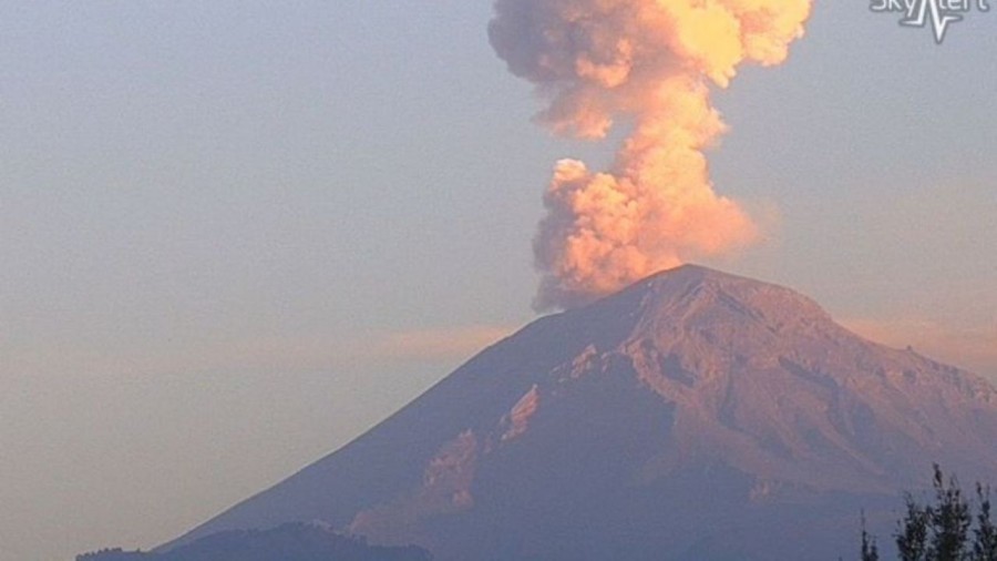 El volcán Popocatépetl registró una explosión menor que arrojó ceniza