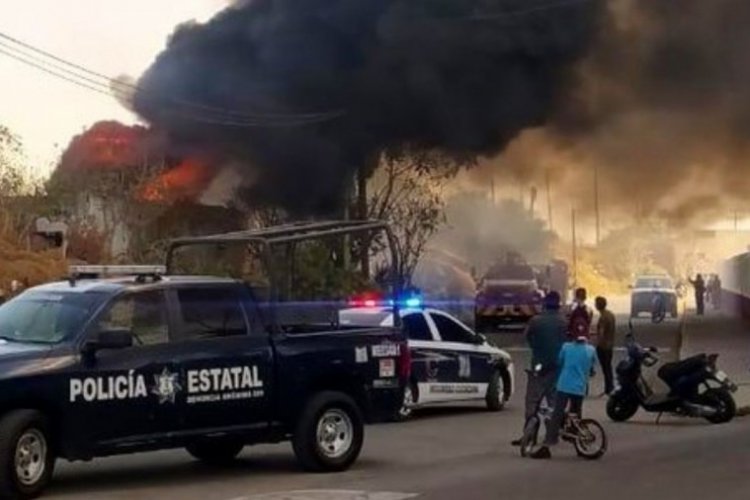 Se registra incendio en tiradero de llantas en Coacalco