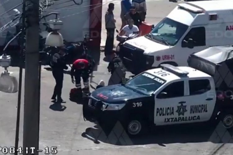 Motociclista se impacta con camión sobre Av. Cuauhtémoc en Ixtapaluca