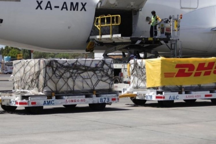 Arriba a México lote con 200 mil dosis de la vacuna Sputnik V