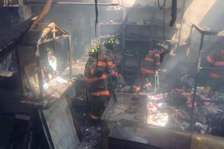 Registran incendio en fábrica de ataúdes en Ecatepec