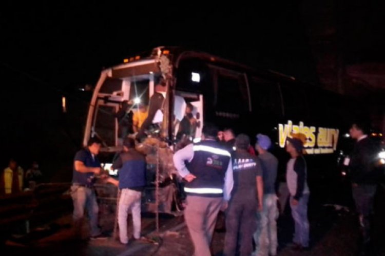Carambola en la México-Puebla deja al menos 15 heridos