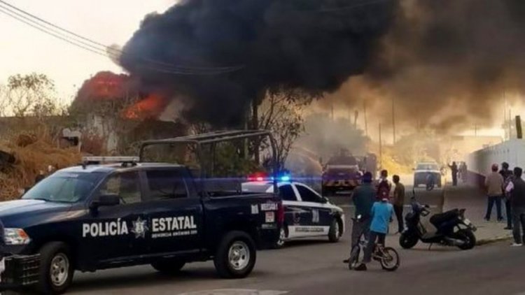 Se registra incendio en tiradero de llantas en Coacalco