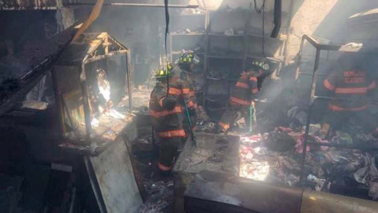 Registran incendio en fábrica de ataúdes en Ecatepec