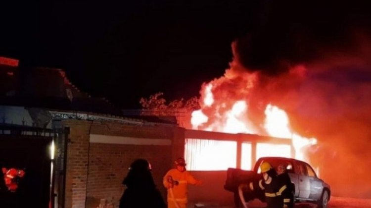 Fuerte incendio por toma clandestina en Teoloyucan