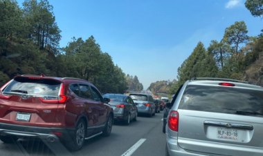 Intensa carga vehicular en la México-Cuernavaca por vacacionistas