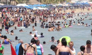 Abarrotan playas en México pese a restricciones