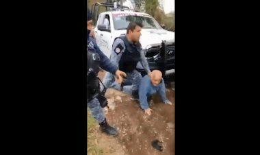 Video: policías someten violentamente a abuelito en Puebla