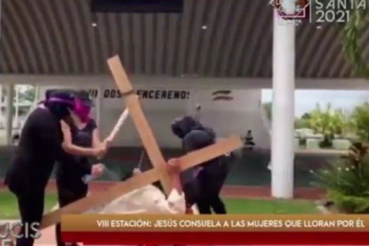 Diócesis de Tabasco critica a grupos feministas durante viacrucis