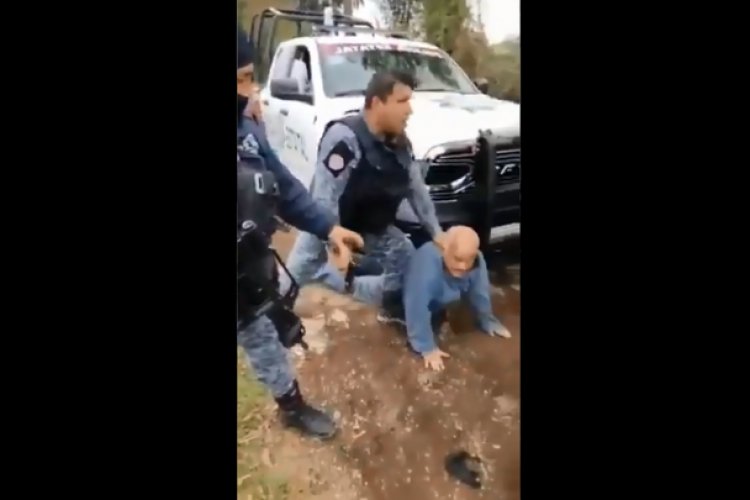 Video: policías someten violentamente a abuelito en Puebla