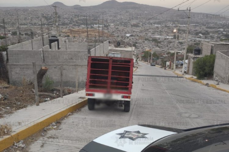Roban camioneta y la abandonan en Los Reyes La Paz