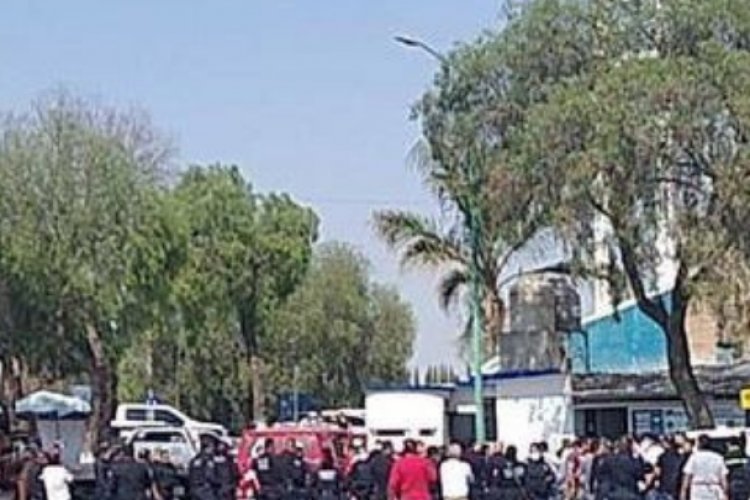 Se desata trifulca entre municipales y agentes de la Fiscalía en Cuautitlán Izcalli