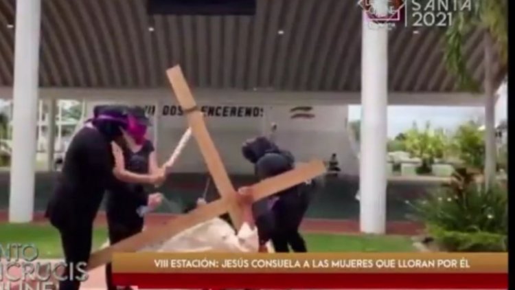 Diócesis de Tabasco critica a grupos feministas durante viacrucis