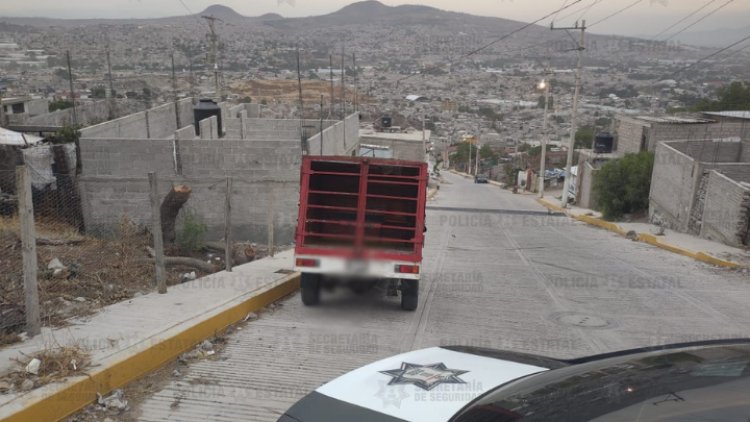 Roban camioneta y la abandonan en Los Reyes La Paz