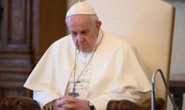 Crisis llega a Vaticano; Papa Francisco ordena recorte salarial